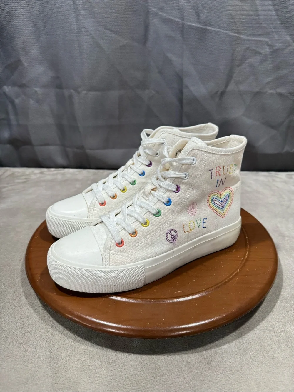 American Eagle Trust In Love High-Top Sneakers